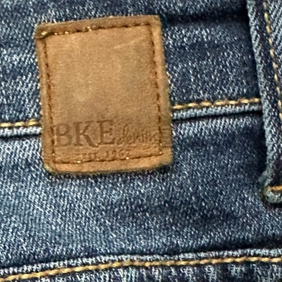 👖🎸 BUCKLE BKE Fringe Raw Hem Distressed Ankle Jeans | Blue Stretch, Women’s 31S - Picture 4 of 4